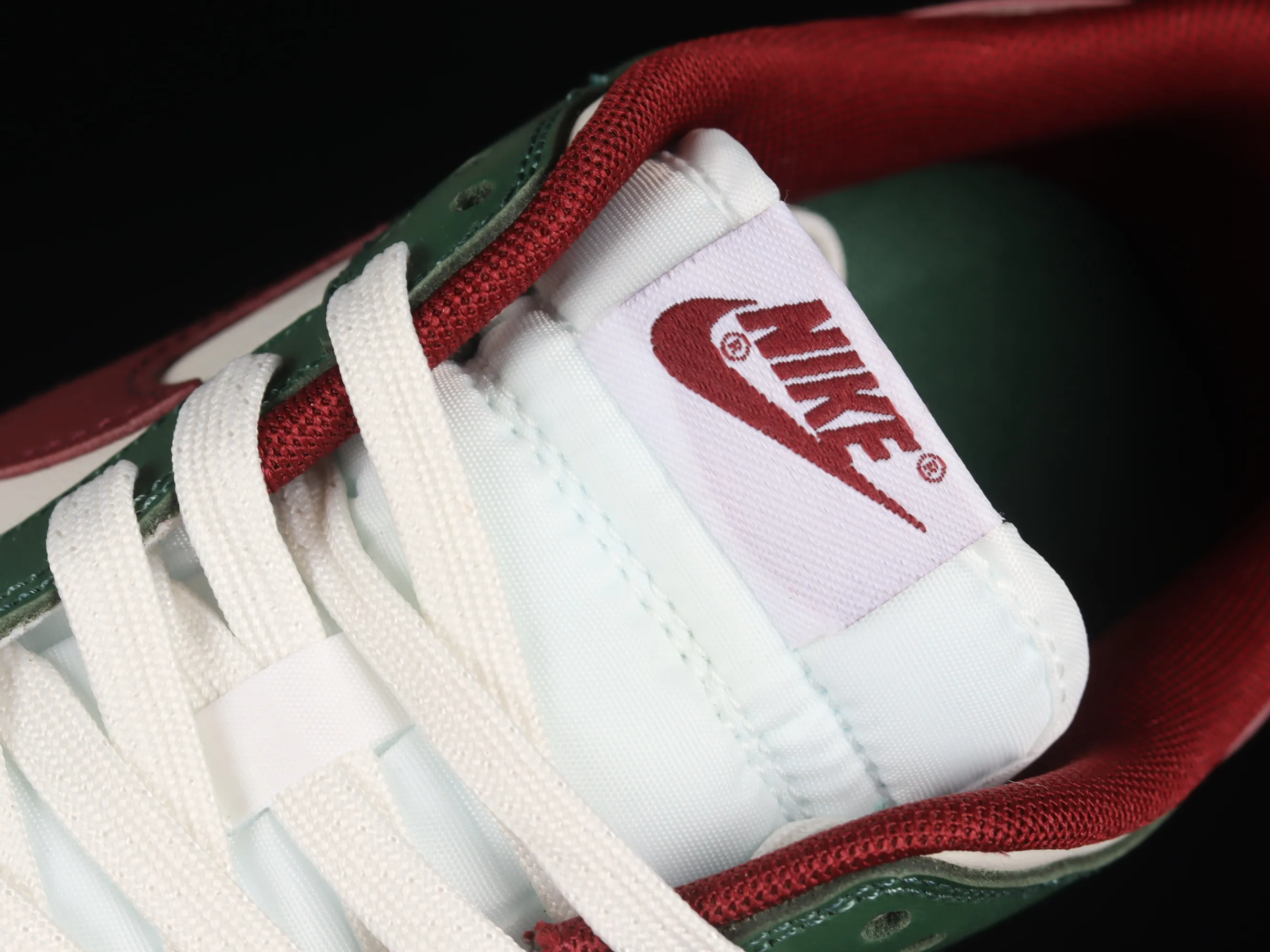 All categories Nk SB Dunk series Nk SB Dunk Low low-top sneakers F version Nk SB Dunk Low "Gorge Green" bean paste green color SB low-top casual sneakers FB7160-161